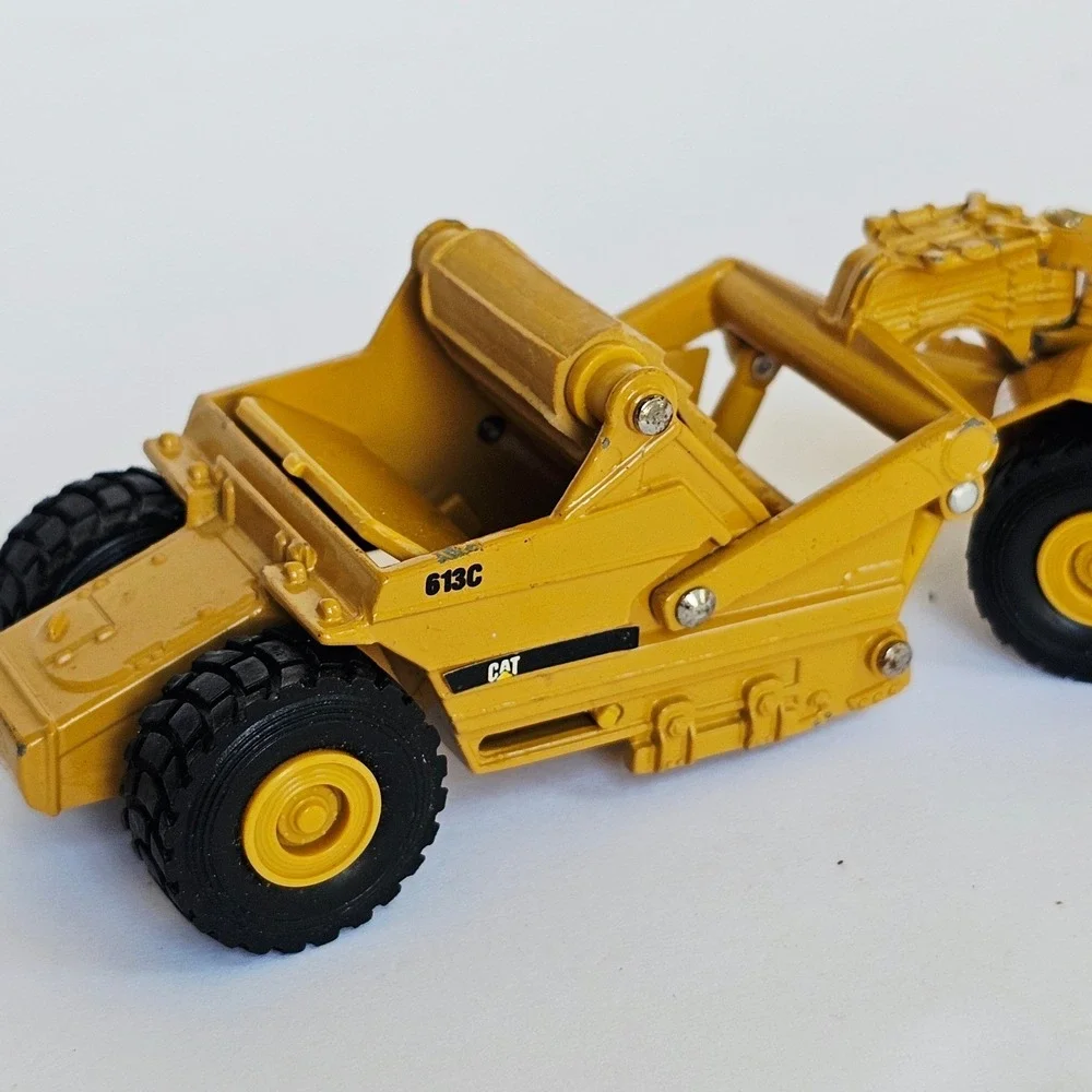 Vintage Ertl Caterpillar 613C Elevating Scraper Die-Cast‎ Construction Toy Cat